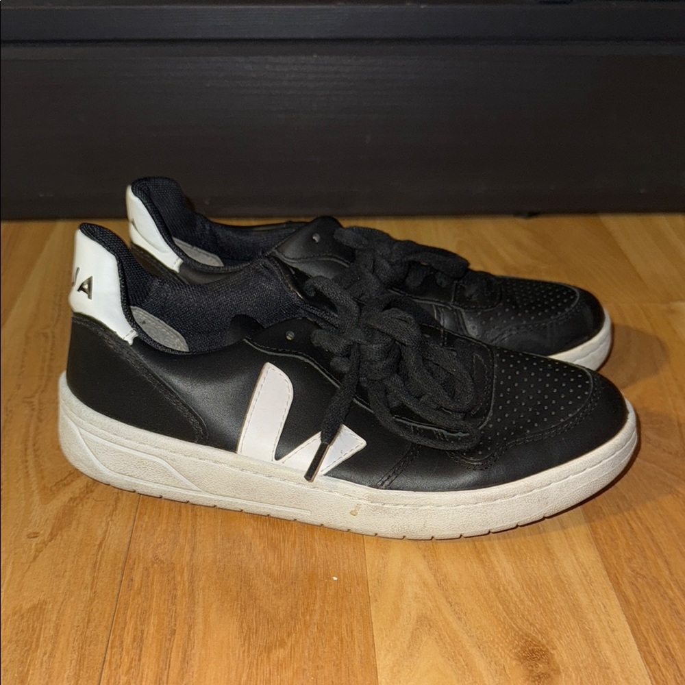 Veja Black and White Women's Sneakers